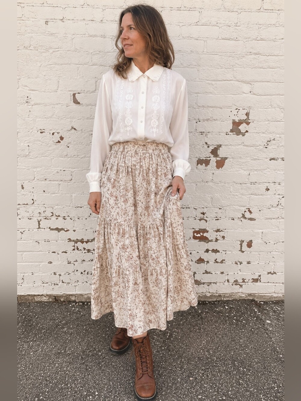 VTG  White Embroidered Lace Blouse Faux Pearl Buttons Romantic Cottagecore M/L